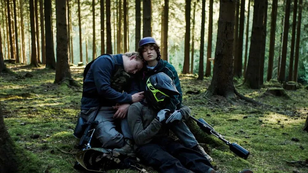 Teenagers Seek to Heal Their Wounds in Jannis Lenz’s ‘Oasis’