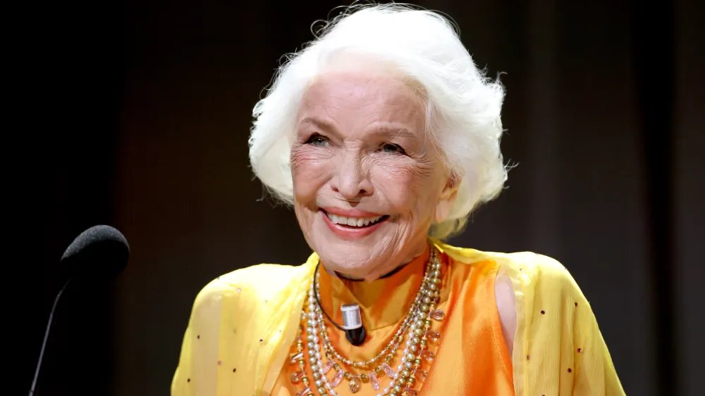 Ellen Burstyn Cries as She Gets Venice Golden Lion