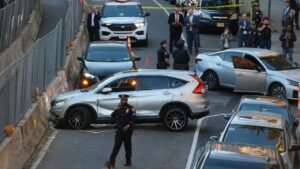New York City man shot in car with child present by ICE agents: mayor