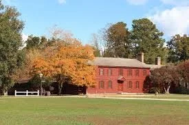 What are the top 10 historical places to visit in USA?